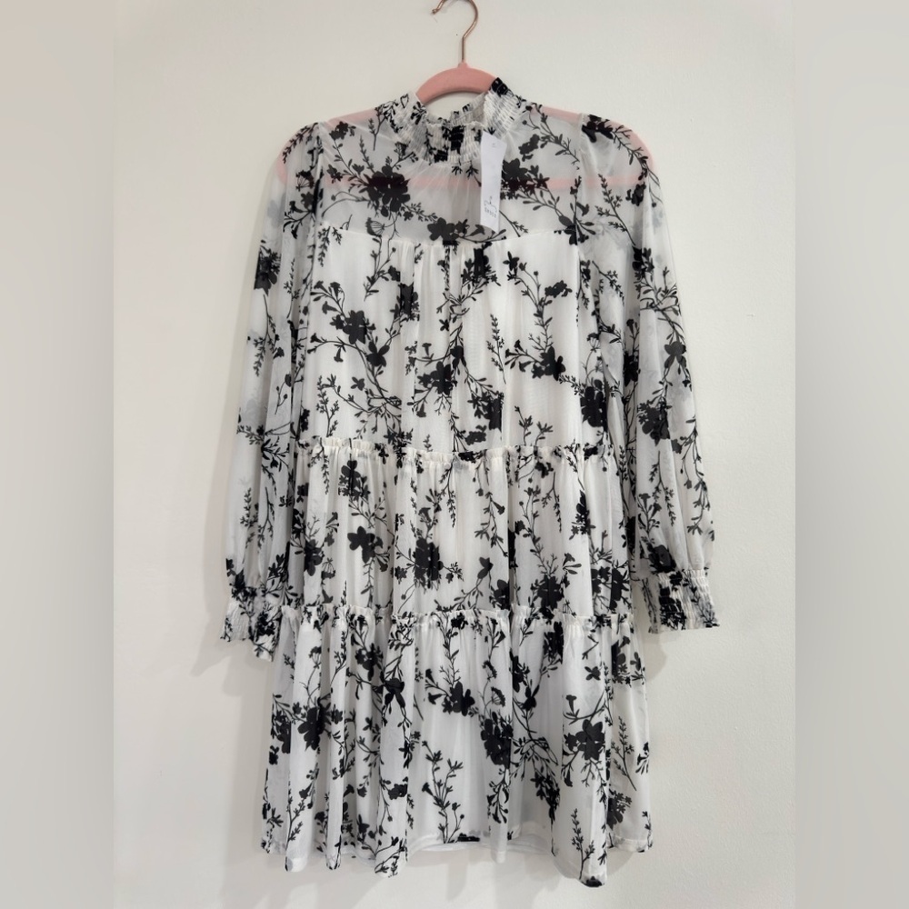 Floral Black and White Long Sleeve Dress 🖤